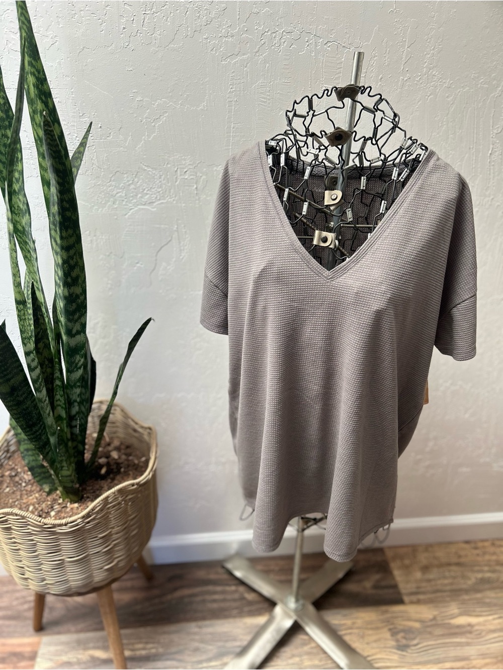 North River Outfitters Gray Textured V-Neck Tunic Top Medium NWT